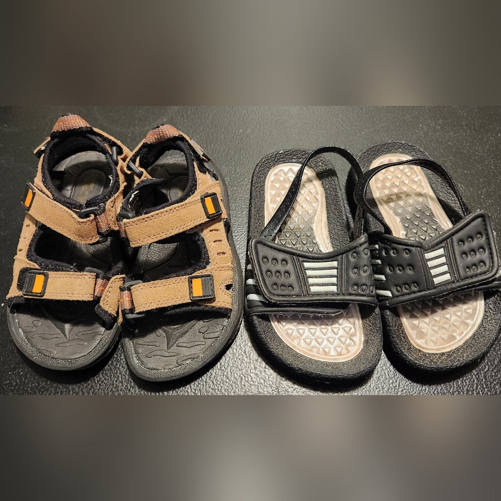 Kids Tan 7W and Black Sandals Sz 7/8